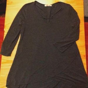 Aryeh brand quarter length sleeve top